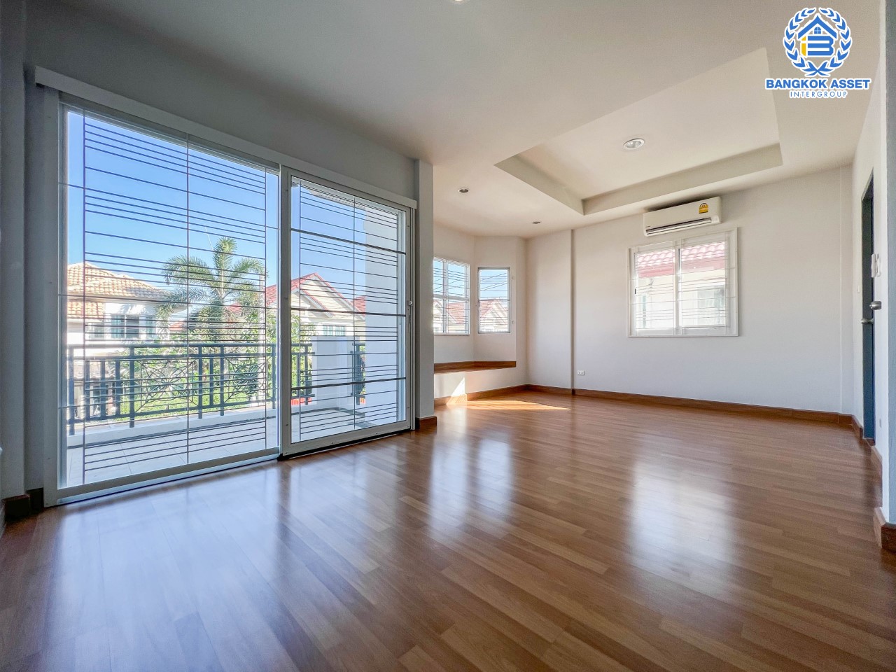 *****บ้านแฝดมือสอง ม.ชวนชื่น ไพรเวทพาร์ค วัชรพล-รามอินทรา เนื้อที่ 37.1 ตร.ว. ฟังก์ชัน 3 ห้องนอน 2 ห้องน้ำ จอดรถได้ 1 คัน  บนทำเลเชื่อมต่อหลายเส้นทาง ถ.รามอินทรา ถ.สายไหม และถ.พหลโยธิน ใกล้ทางด่วน "ศรีรัช" และ "เซ็นทรัลรามอินทรา"